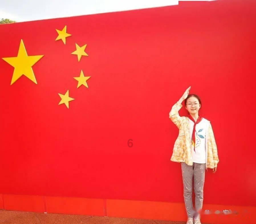 大多职场女性需要穿衬衣，翻领衬衣与无领衬衣你会怎么选择？游戏画面